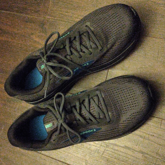 Brooks Mens Ghost Max 2 Gray Athletic SneakersSize 10.5 EE